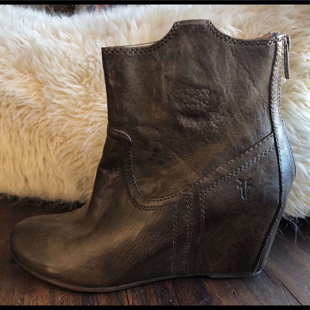 FRYE Carson Wedge Bootie in taupe